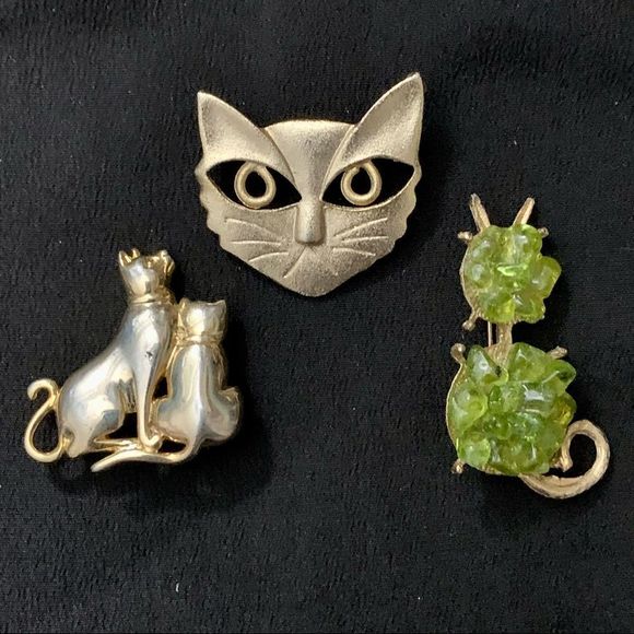 🌟 Vintage Cat Brooches Lot Gold Tone Peridot Pins - Picture 1 of 2